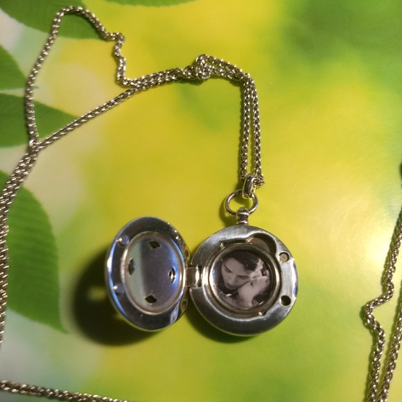 Brighton silver 3D round locket celtic NWT - Picture 4 of 7